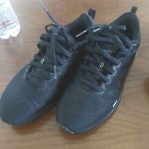 Nike Black Athletic Shoes Sleek Design